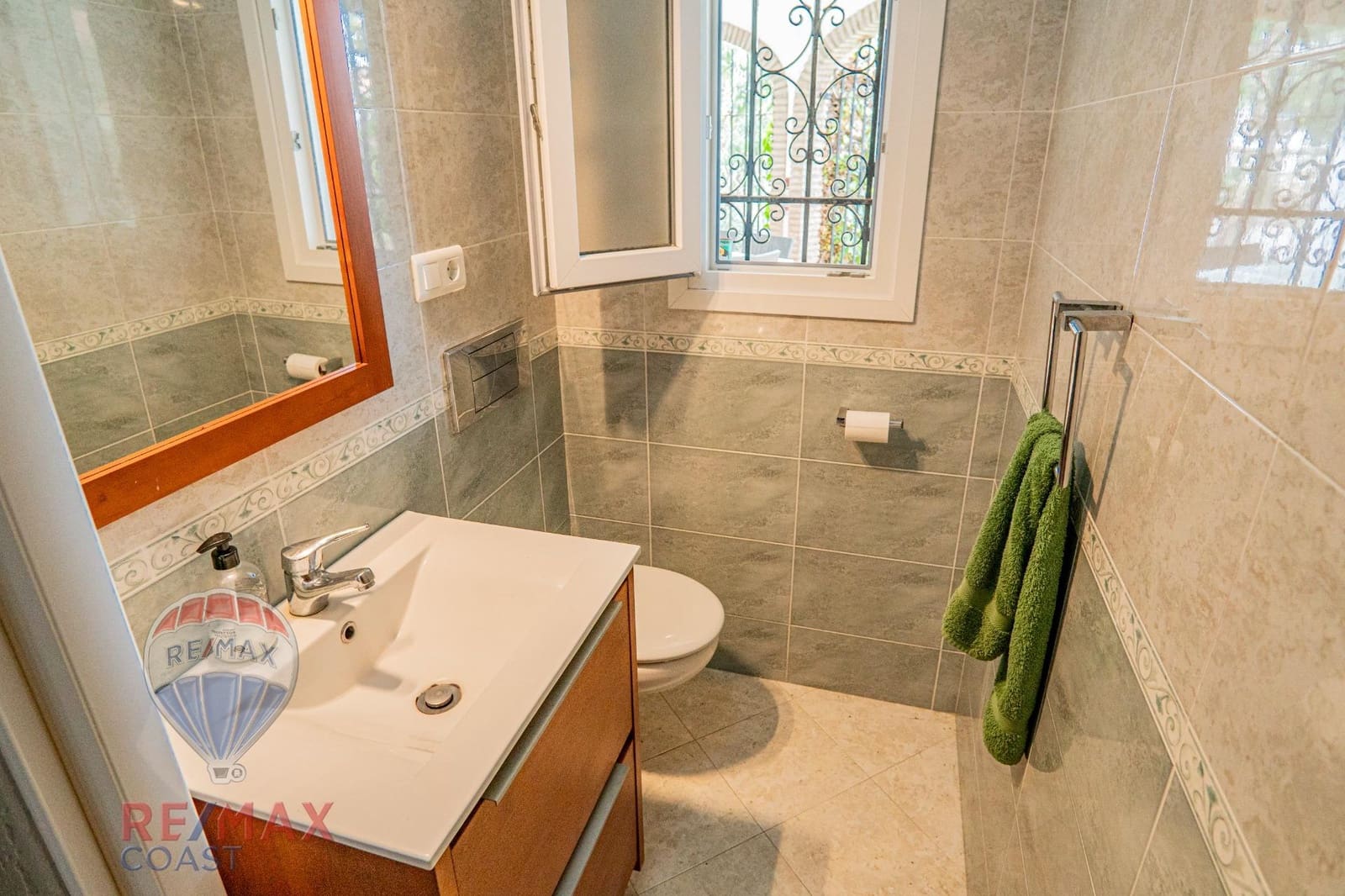 4 bedroom Villa for sale in Torrox-Costa with garage - € 745,000 (Ref: 8636551)