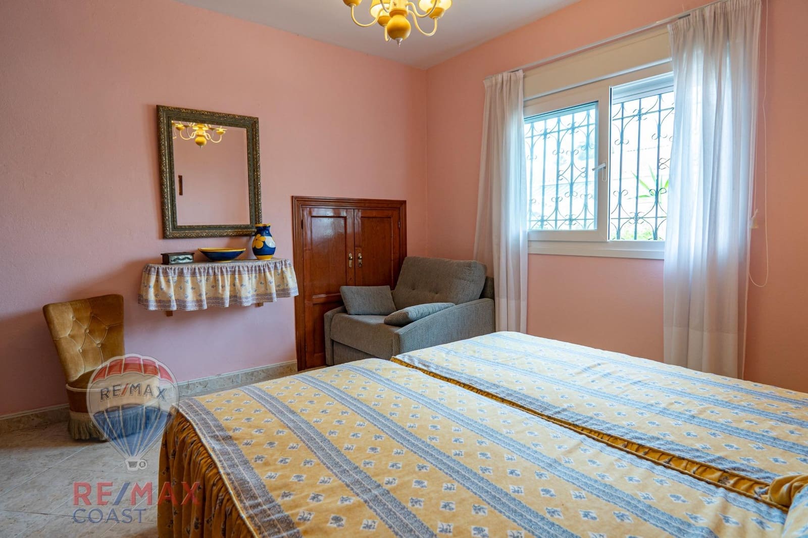 4 bedroom Villa for sale in Torrox-Costa with garage - € 745,000 (Ref: 8636551)