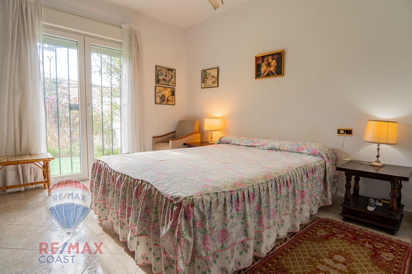 4 bedroom Villa for sale in Torrox-Costa with garage - € 745,000 (Ref: 8636551)