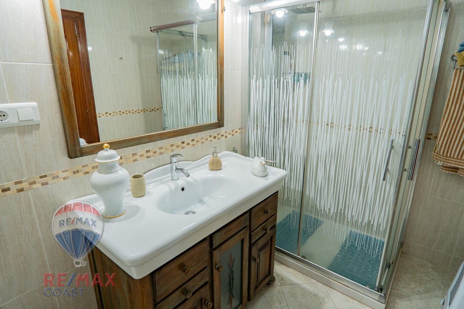4 bedroom Villa for sale in Torrox-Costa with garage - € 745,000 (Ref: 8636551)