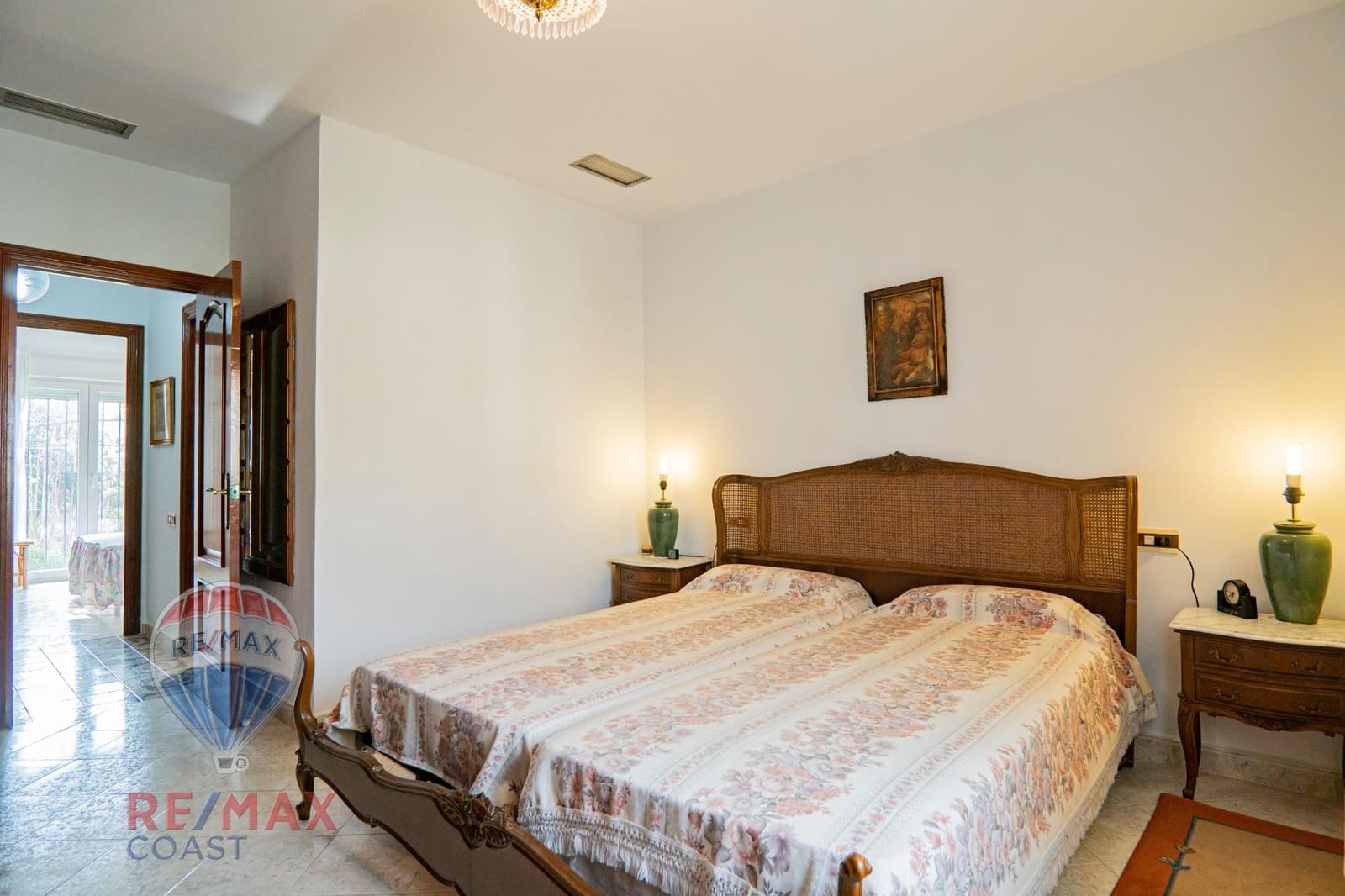 4 bedroom Villa for sale in Torrox-Costa with garage - € 745,000 (Ref: 8636551)