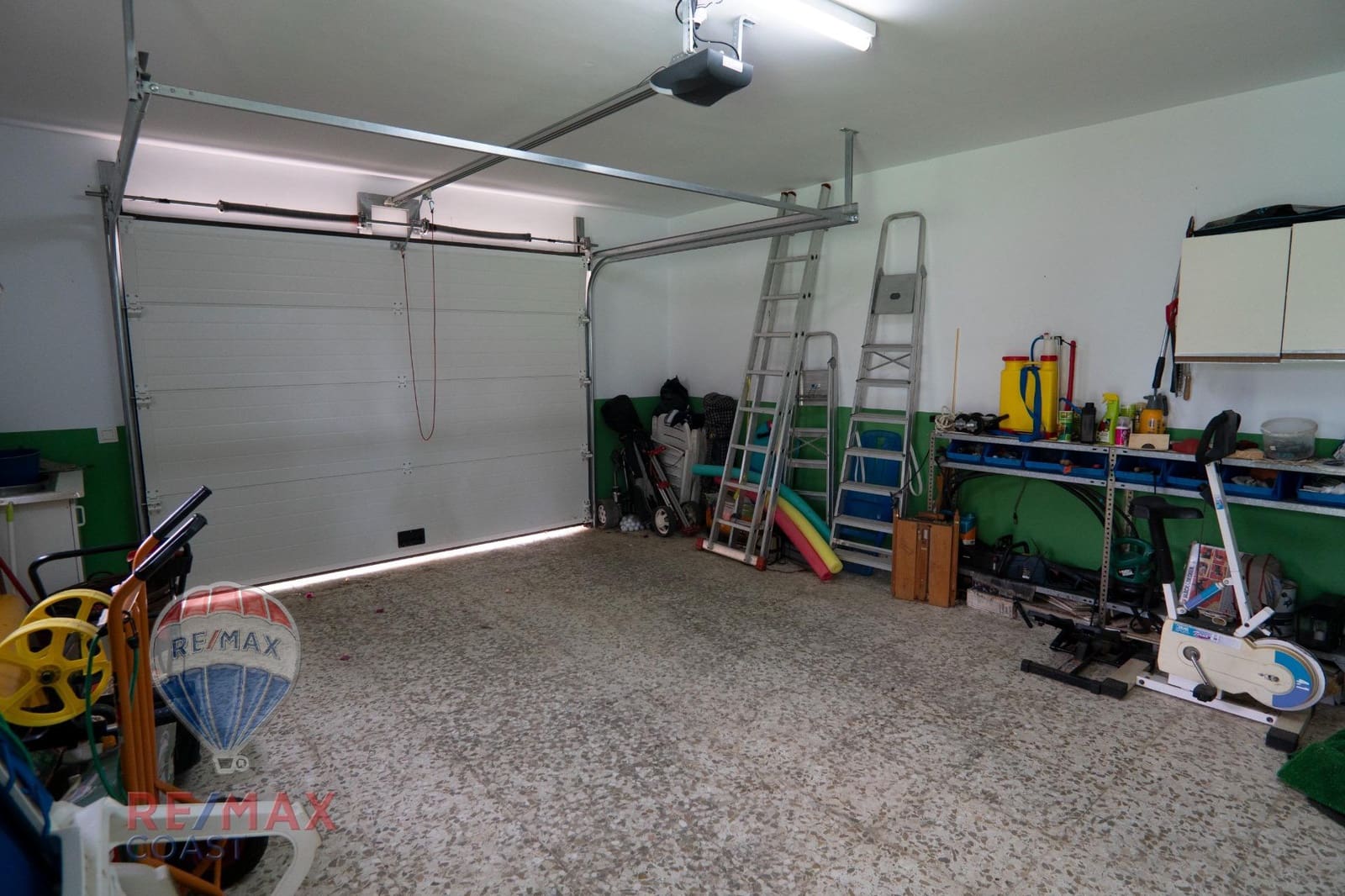 4 bedroom Villa for sale in Torrox-Costa with garage - € 745,000 (Ref: 8636551)