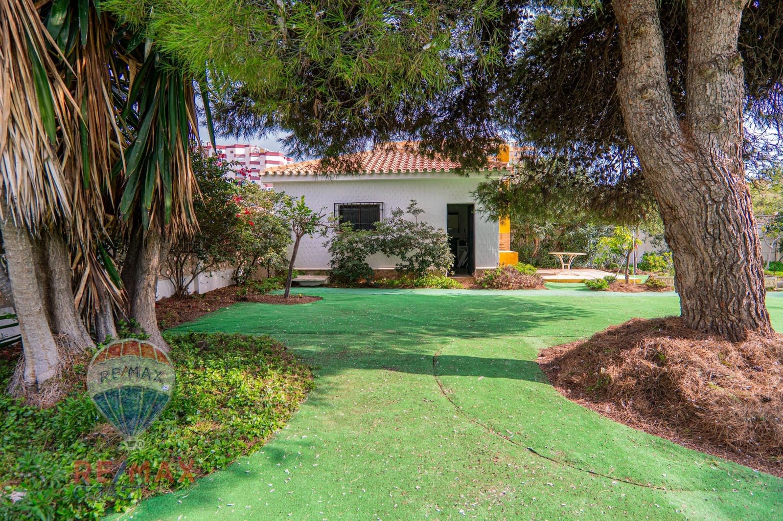 4 bedroom Villa for sale in Torrox-Costa with garage - € 745,000 (Ref: 8636551)