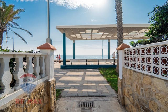 4 chambre Villa/Maison à vendre à Centro Internacional, Torrox avec garage - 745 000 € (Ref: 8636551)