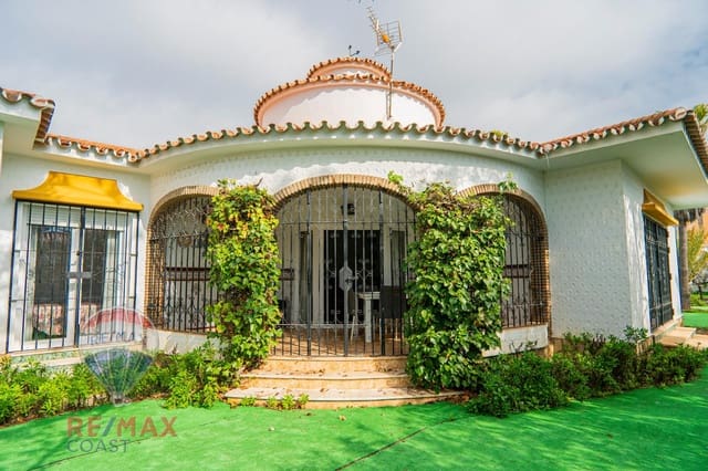 4 chambre Villa/Maison à vendre à Centro Internacional, Torrox avec garage - 745 000 € (Ref: 8636551)