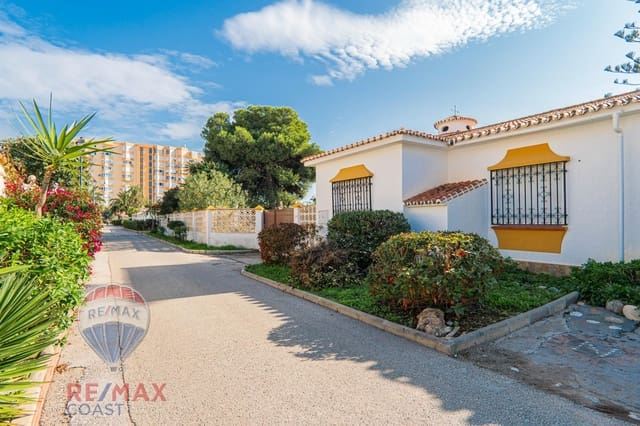 4 chambre Villa/Maison à vendre à Centro Internacional, Torrox avec garage - 745 000 € (Ref: 8636551)