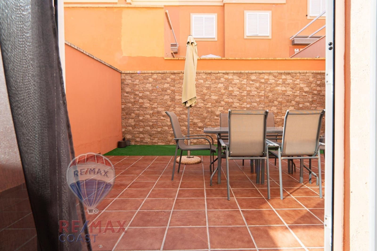 3 soveværelse Rækkehus til salg i Benajarafe med swimmingpool - € 360.000 (Ref: 8905545)