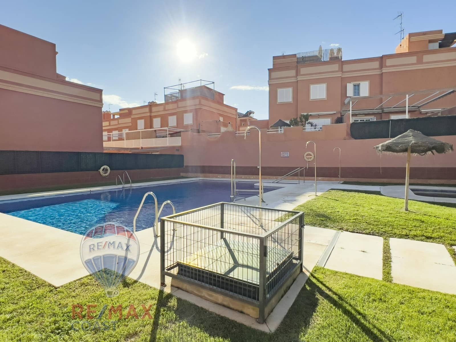 3 soveværelse Rækkehus til salg i Benajarafe med swimmingpool - € 360.000 (Ref: 8905545)