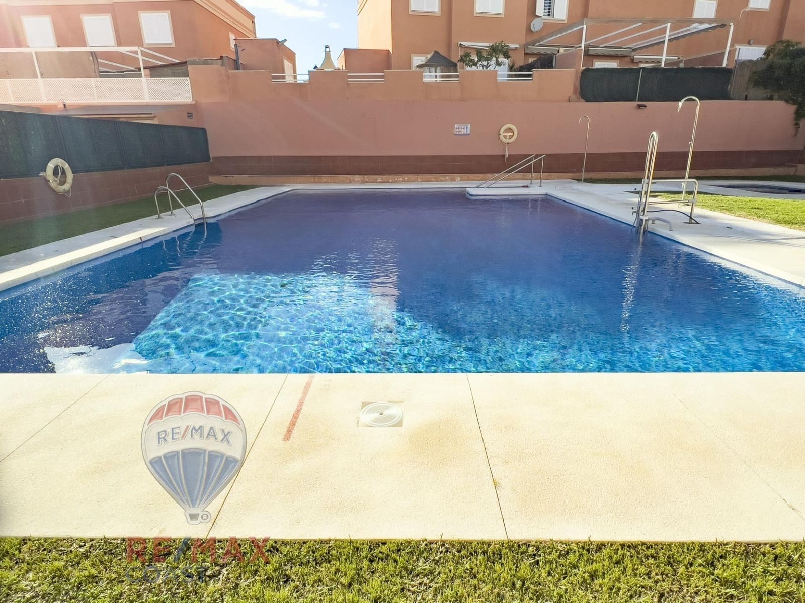 3 soveværelse Rækkehus til salg i Benajarafe med swimmingpool - € 360.000 (Ref: 8905545)