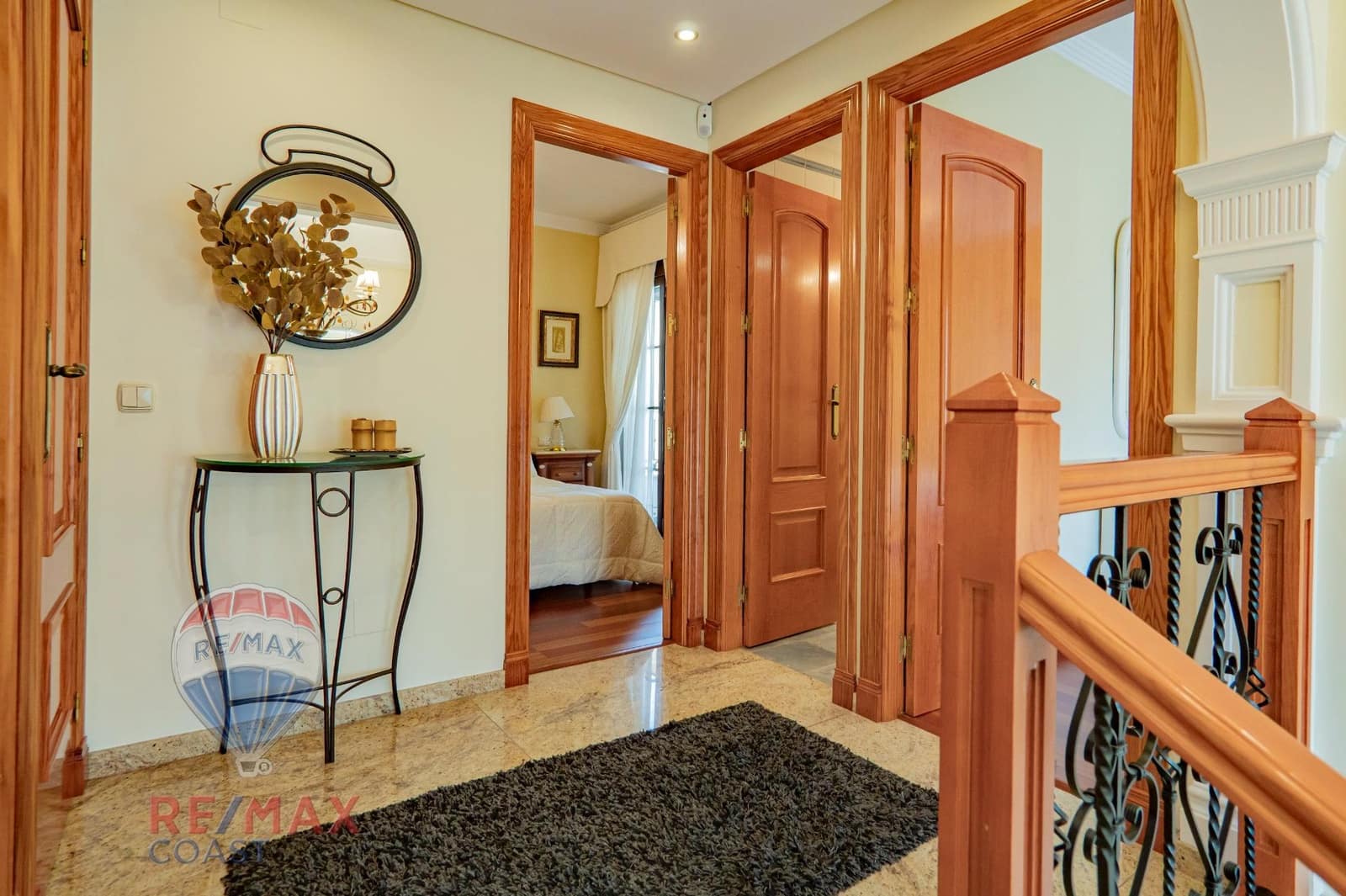 5 bedroom Villa for sale in Cartama with garage - € 489,000 (Ref: 8905547)