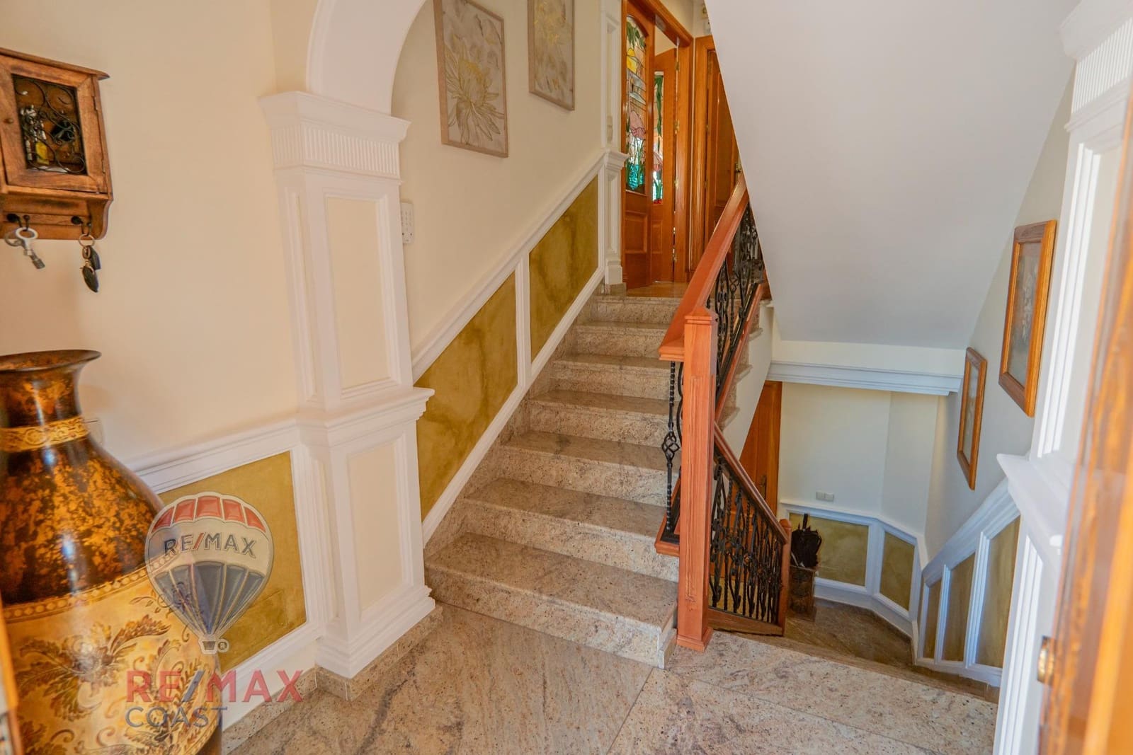 5 bedroom Villa for sale in Cartama with garage - € 489,000 (Ref: 8905547)