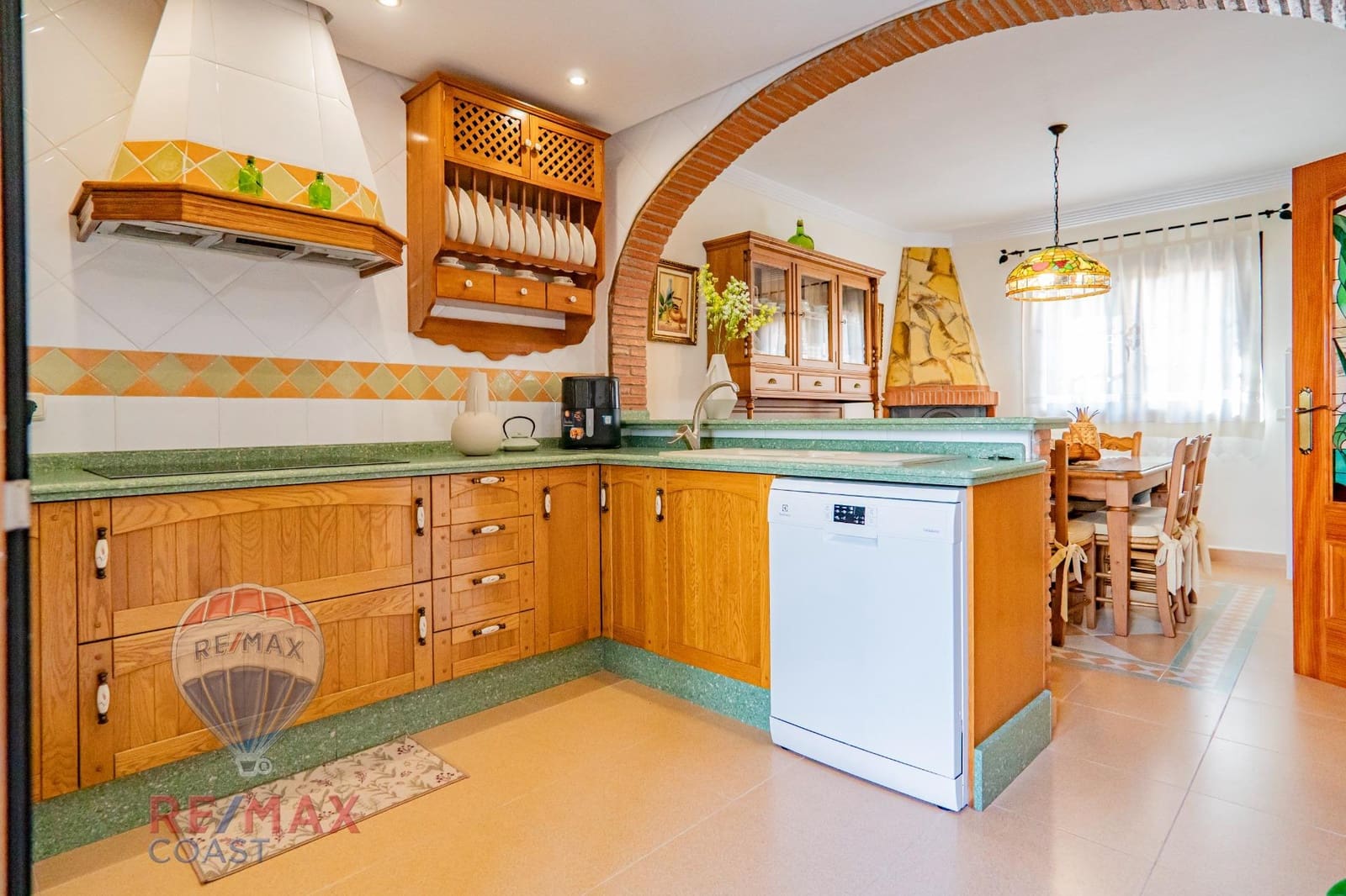 5 bedroom Villa for sale in Cartama with garage - € 489,000 (Ref: 8905547)
