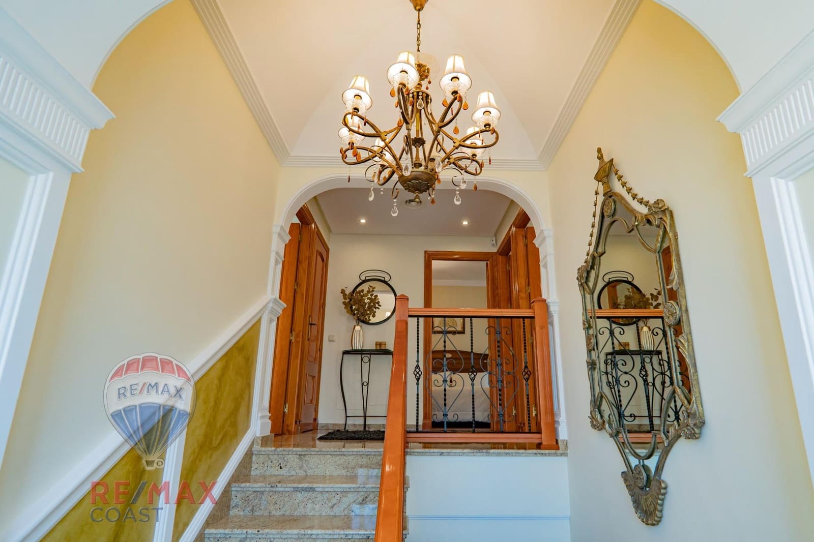 5 bedroom Villa for sale in Cartama with garage - € 489,000 (Ref: 8905547)