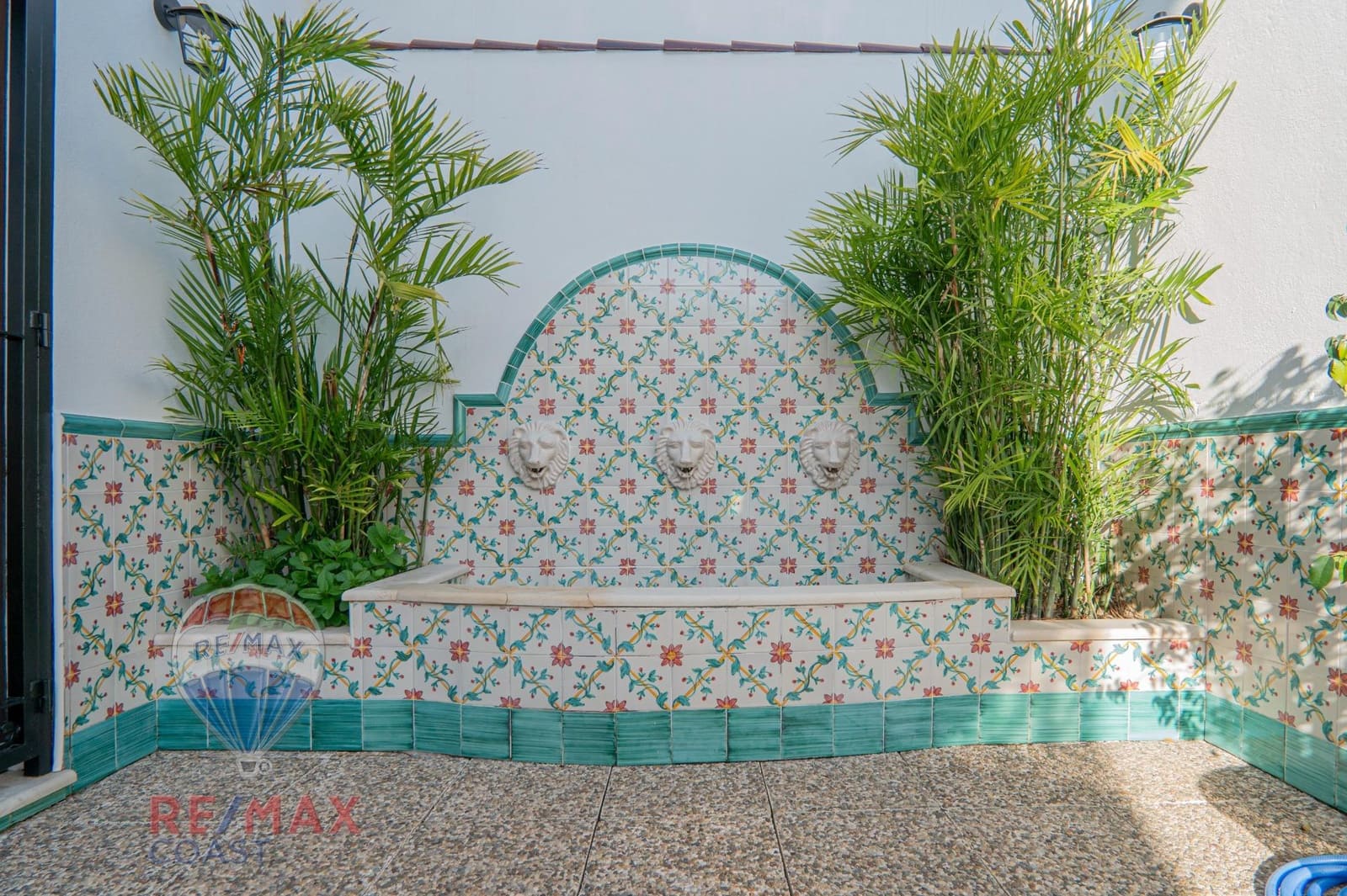 5 bedroom Villa for sale in Cartama with garage - € 489,000 (Ref: 8905547)