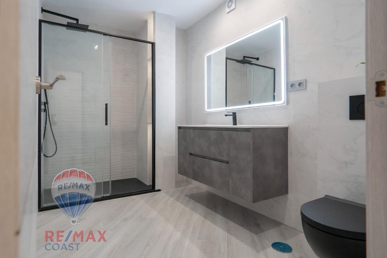 3 bedroom Flat for sale in Malaga city - € 799,000 (Ref: 8960238)