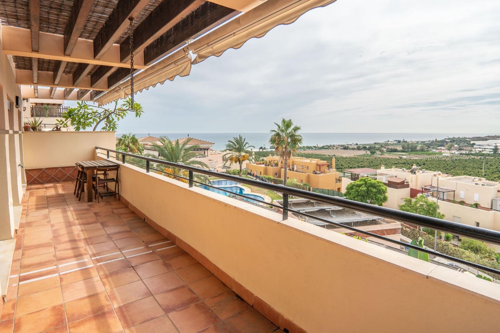 2 sypialnia Penthouse do wynajęcia w Almayate z basenem garażem - 950 € (Ref: 9116256)