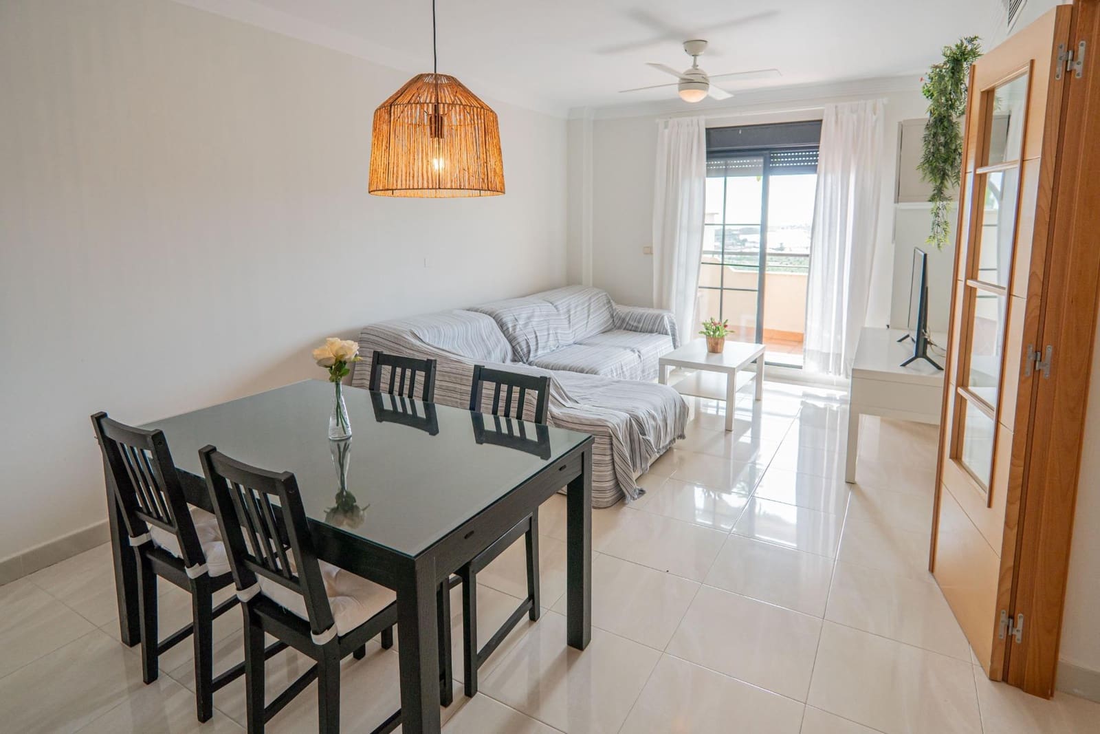 2 sypialnia Penthouse do wynajęcia w Almayate z basenem garażem - 950 € (Ref: 9116256)