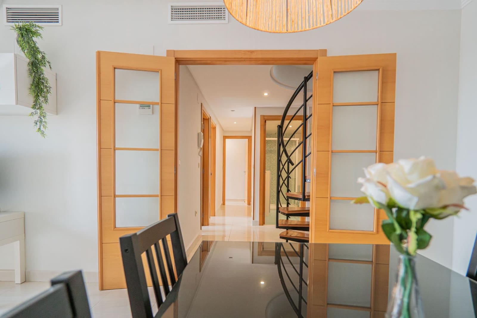 2 sypialnia Penthouse do wynajęcia w Almayate z basenem garażem - 950 € (Ref: 9116256)