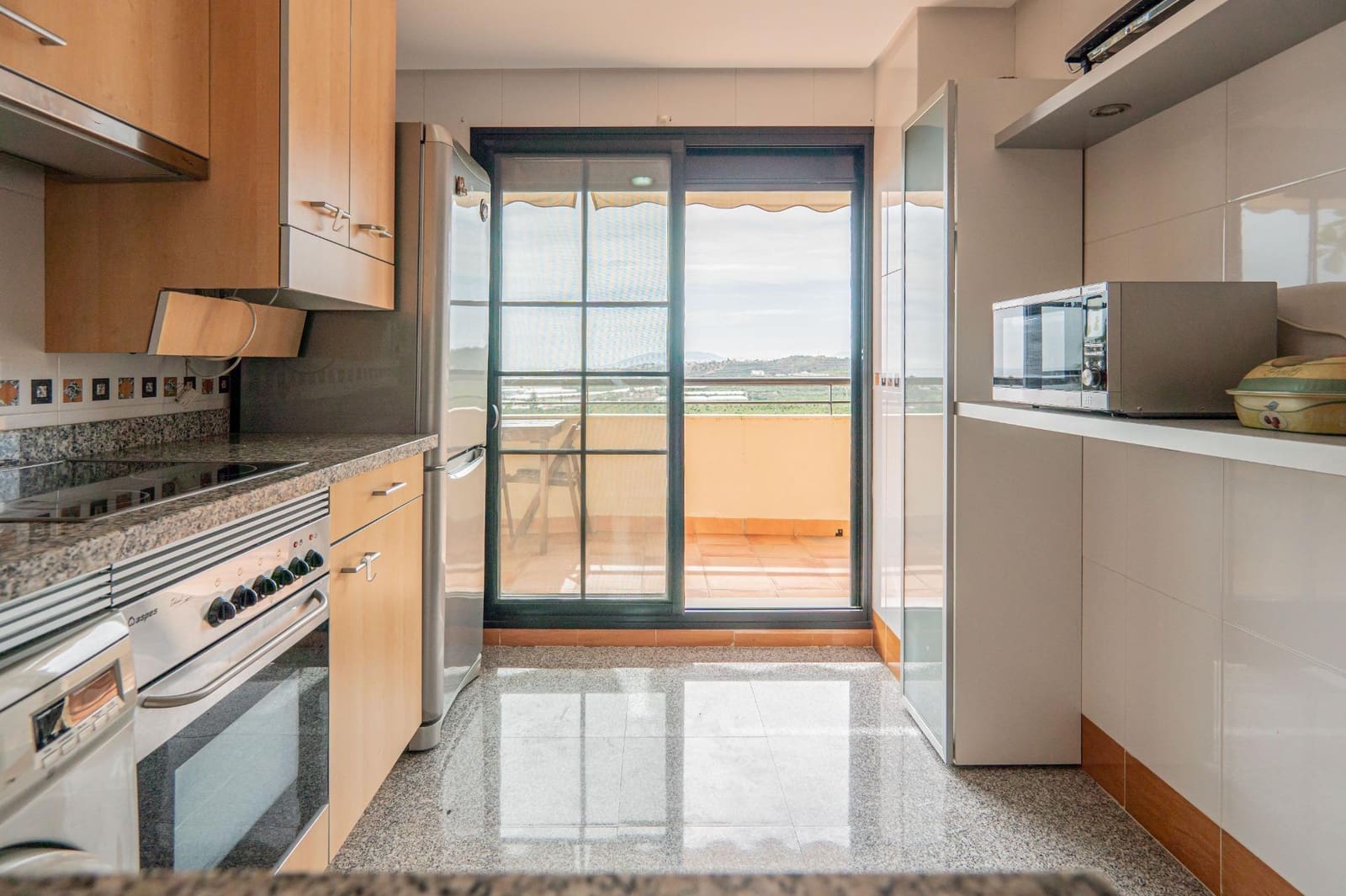 2 sypialnia Penthouse do wynajęcia w Almayate z basenem garażem - 950 € (Ref: 9116256)