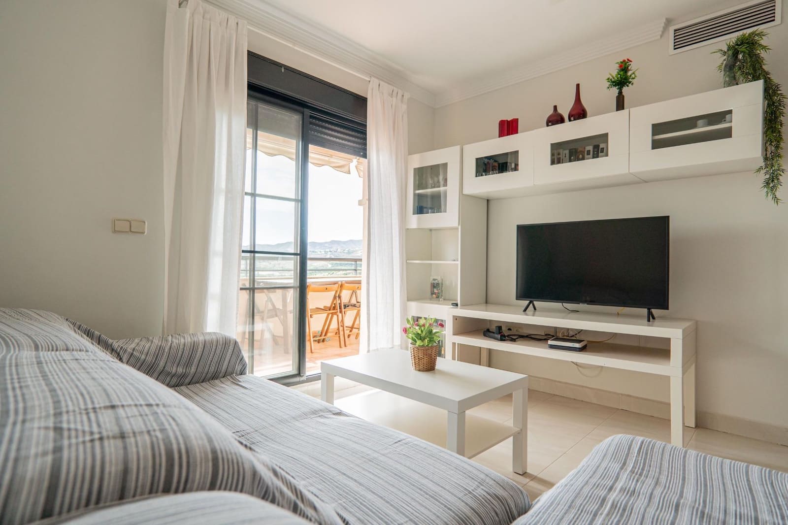 2 sypialnia Penthouse do wynajęcia w Almayate z basenem garażem - 950 € (Ref: 9116256)