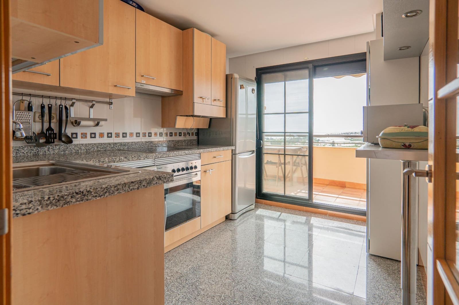 2 sypialnia Penthouse do wynajęcia w Almayate z basenem garażem - 950 € (Ref: 9116256)