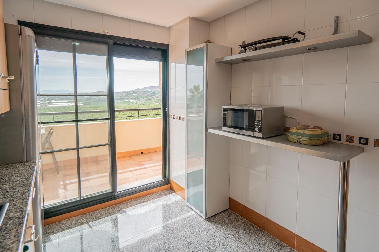 2 sypialnia Penthouse do wynajęcia w Almayate z basenem garażem - 950 € (Ref: 9116256)