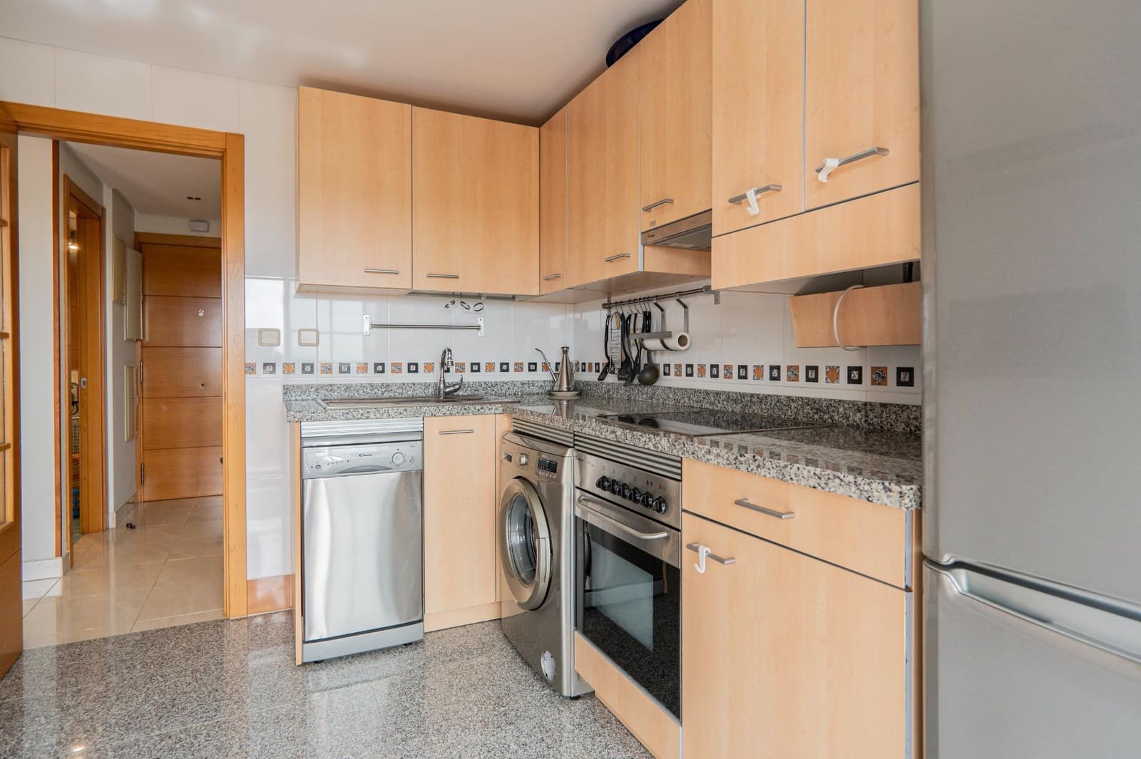 2 sypialnia Penthouse do wynajęcia w Almayate z basenem garażem - 950 € (Ref: 9116256)