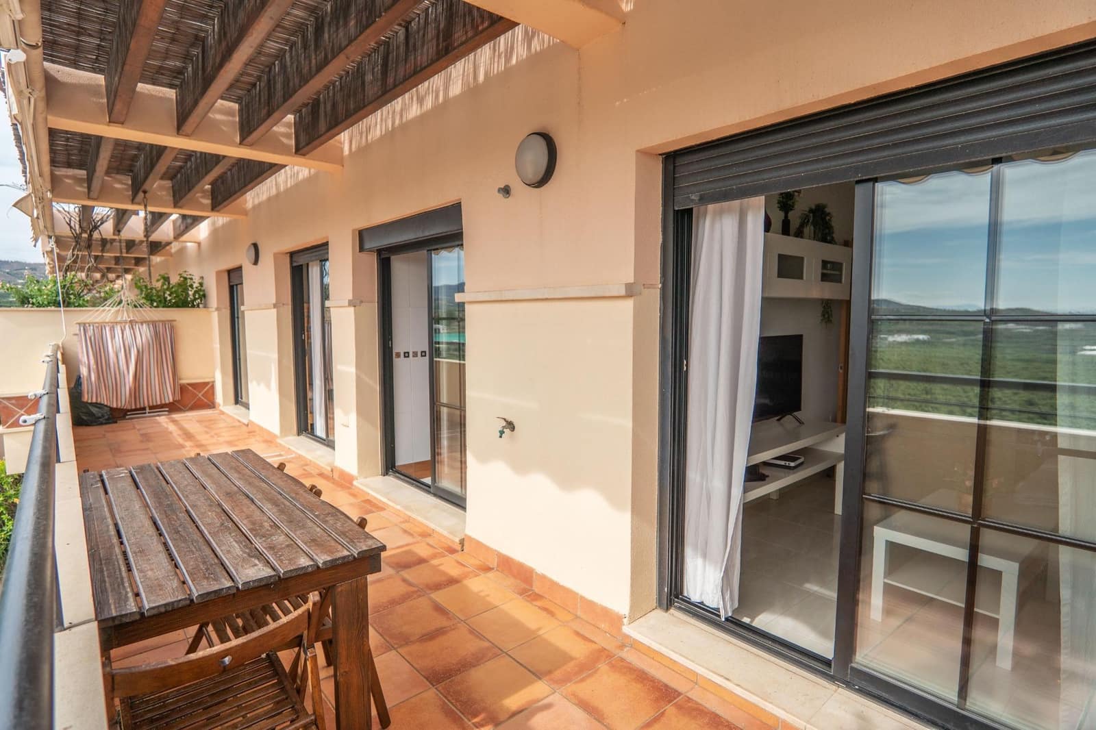 2 sypialnia Penthouse do wynajęcia w Almayate z basenem garażem - 950 € (Ref: 9116256)