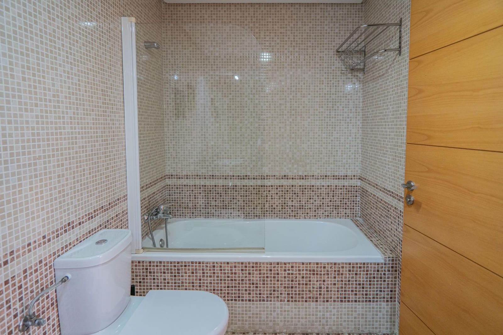 2 sypialnia Penthouse do wynajęcia w Almayate z basenem garażem - 950 € (Ref: 9116256)