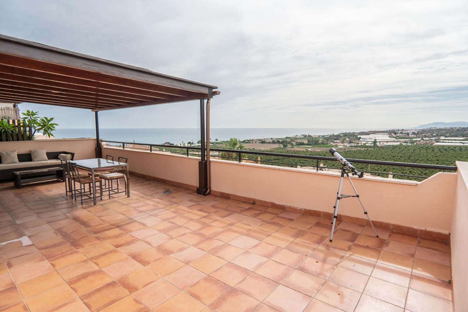 2 sypialnia Penthouse do wynajęcia w Almayate z basenem garażem - 950 € (Ref: 9116256)