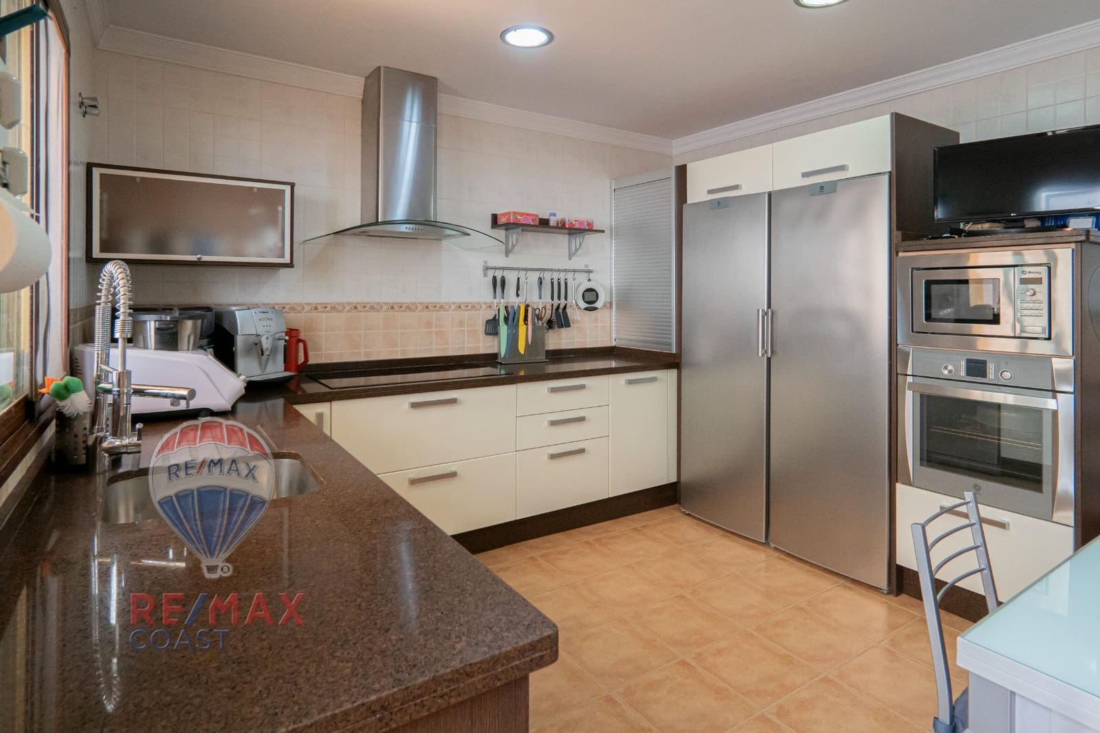 4 bedroom Villa for sale in Casabermeja with garage - € 659,000 (Ref: 9126858)