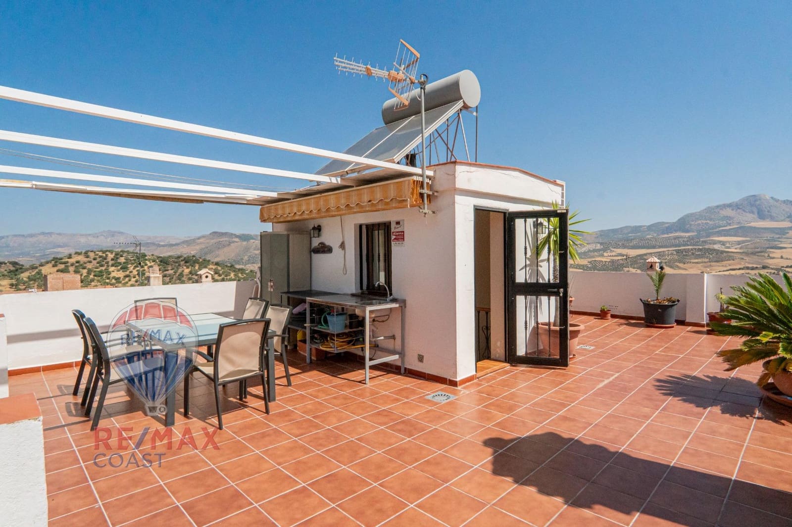4 bedroom Villa for sale in Casabermeja with garage - € 659,000 (Ref: 9126858)