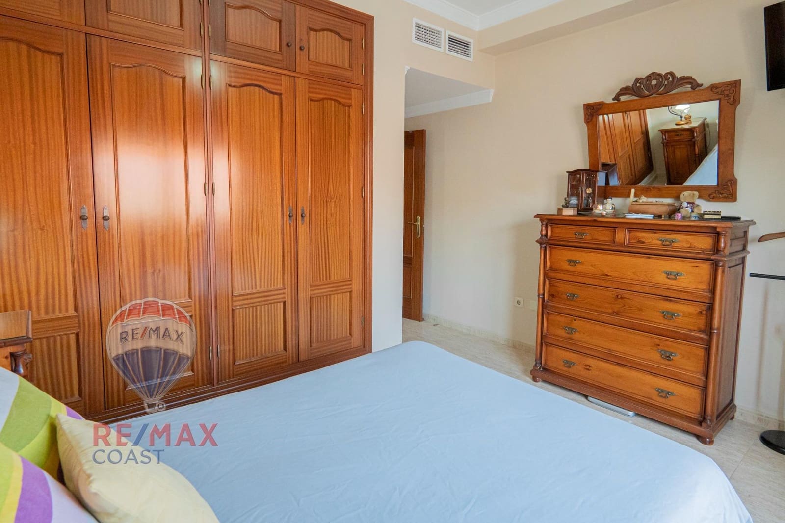4 bedroom Villa for sale in Casabermeja with garage - € 659,000 (Ref: 9126858)