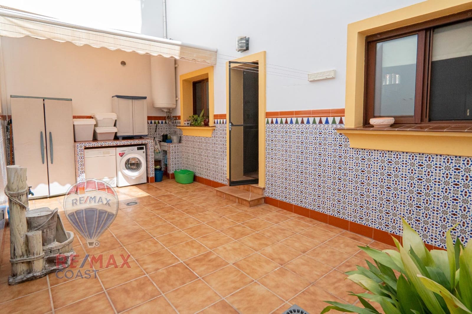 4 bedroom Villa for sale in Casabermeja with garage - € 659,000 (Ref: 9126858)