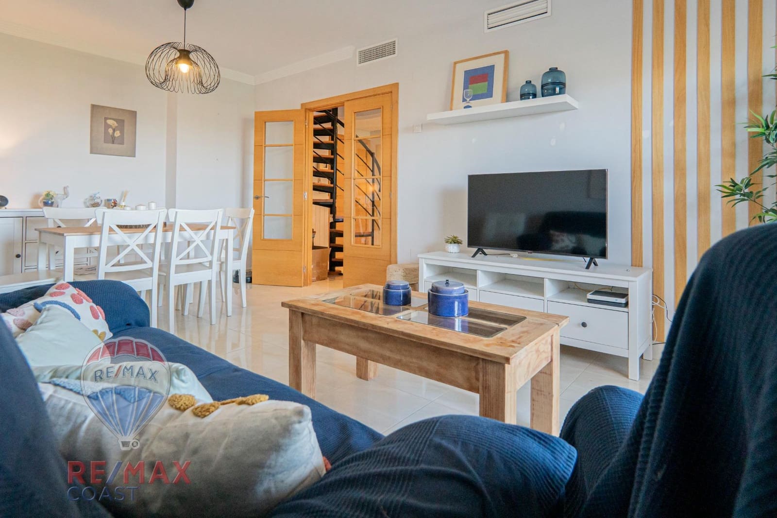 2 bedroom Penthouse for rent in Almayate with pool garage - € 950 (Ref: 9130366)
