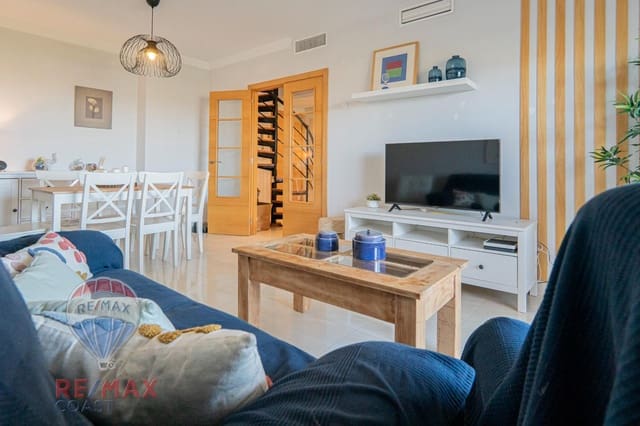 2 bedroom Penthouse for rent in Almayate, Vélez-Málaga with pool garage - € 950 (Ref: 9130366)