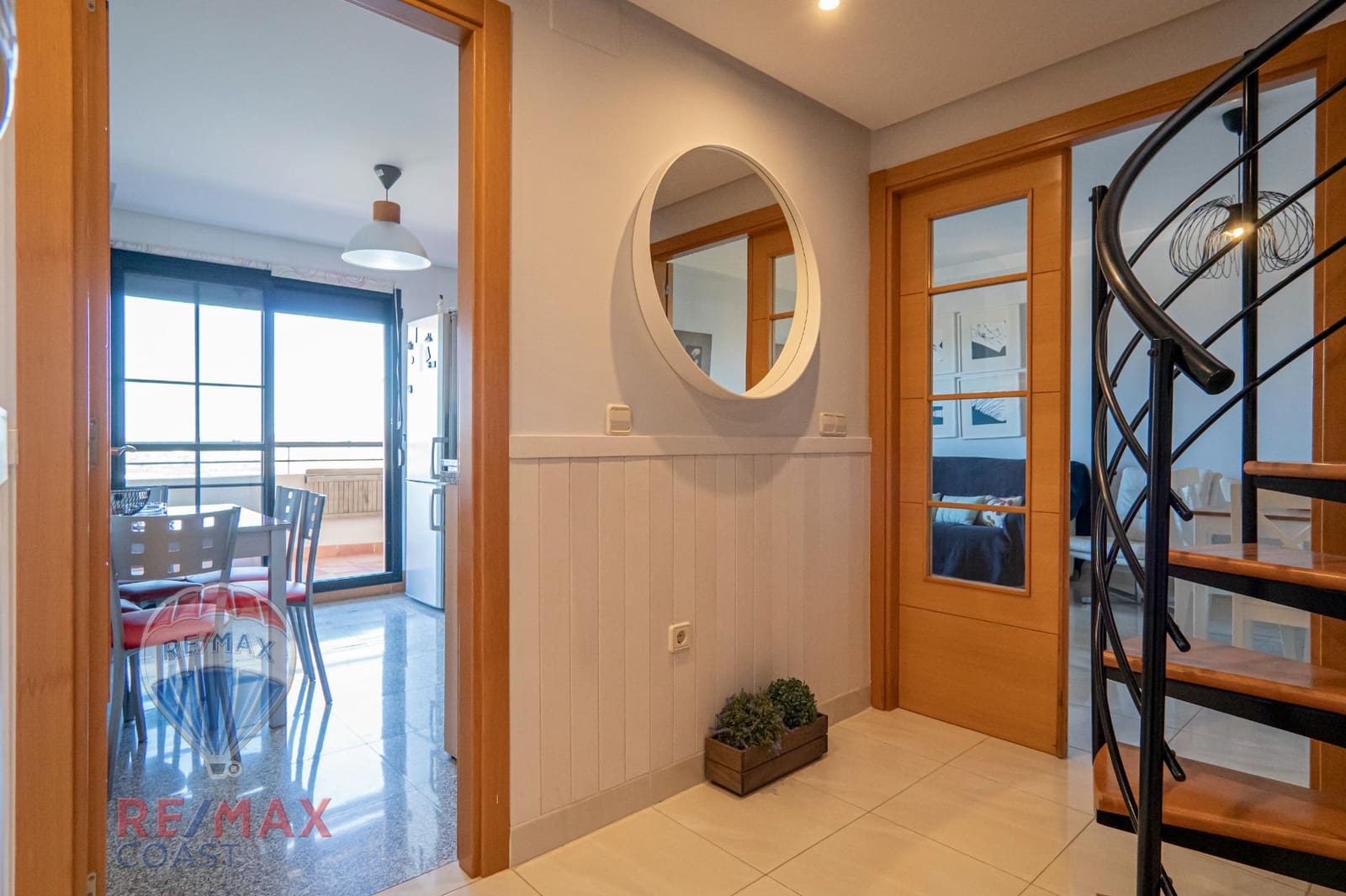 2 bedroom Penthouse for rent in Almayate with pool garage - € 950 (Ref: 9130366)