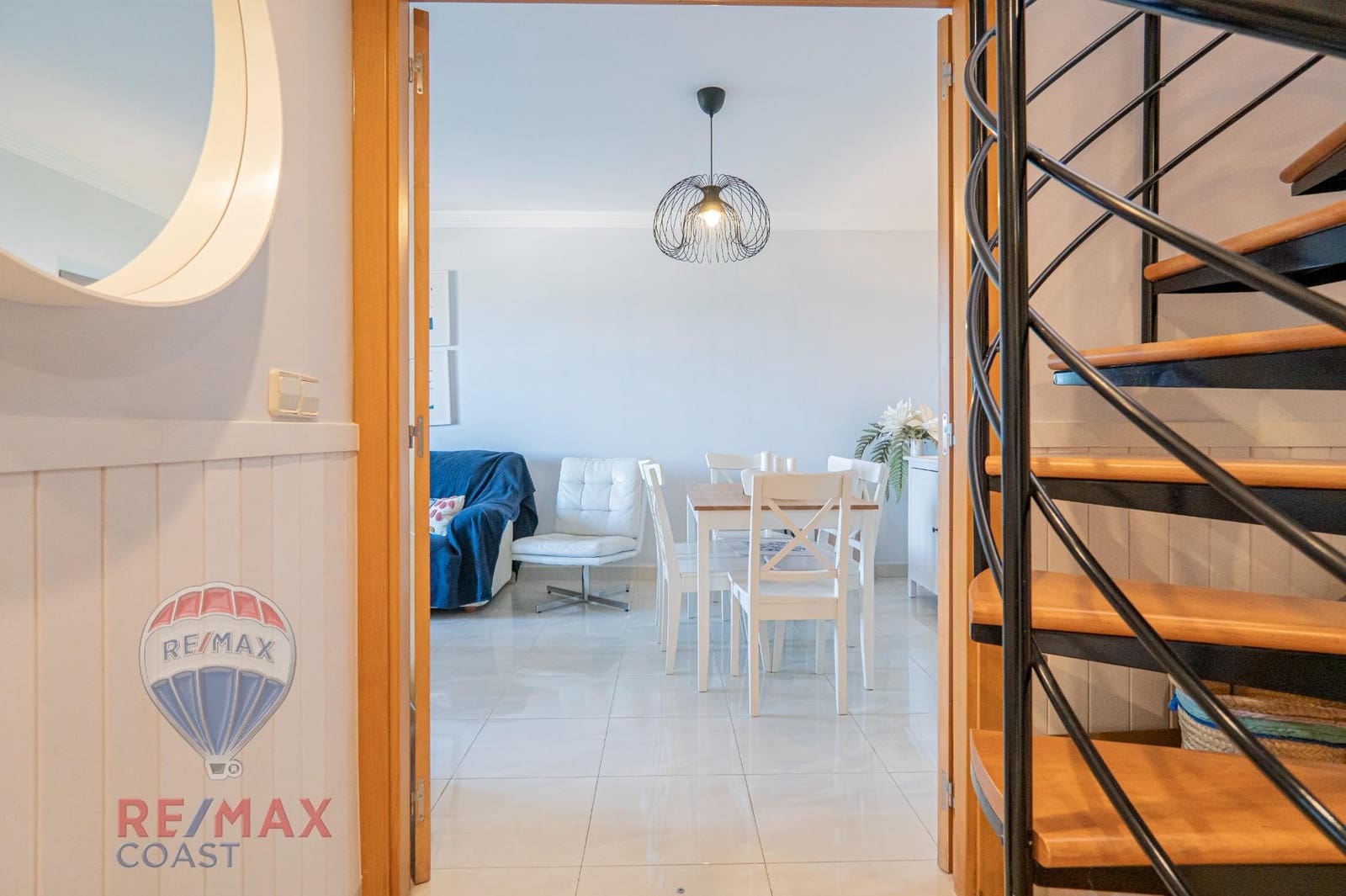 2 bedroom Penthouse for rent in Almayate with pool garage - € 950 (Ref: 9130366)