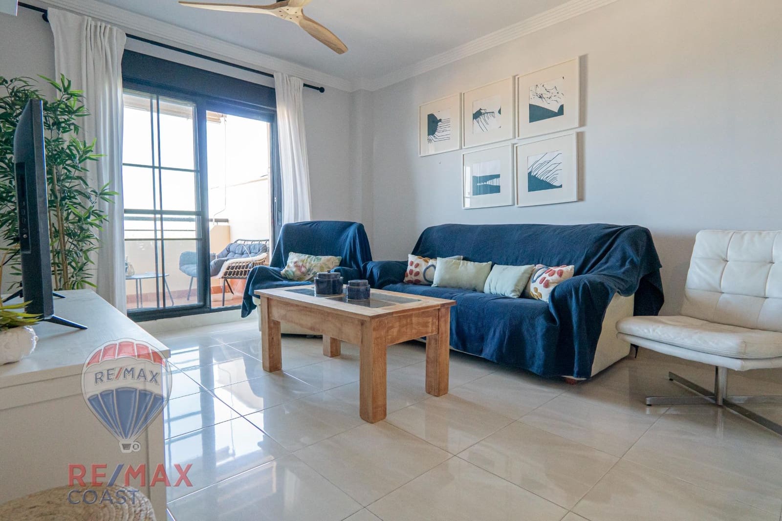 2 bedroom Penthouse for rent in Almayate with pool garage - € 950 (Ref: 9130366)