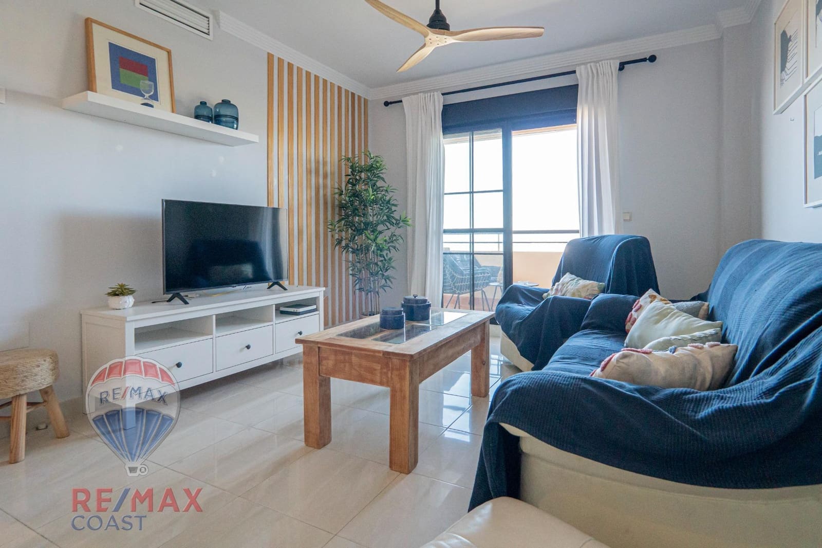 2 bedroom Penthouse for rent in Almayate with pool garage - € 950 (Ref: 9130366)