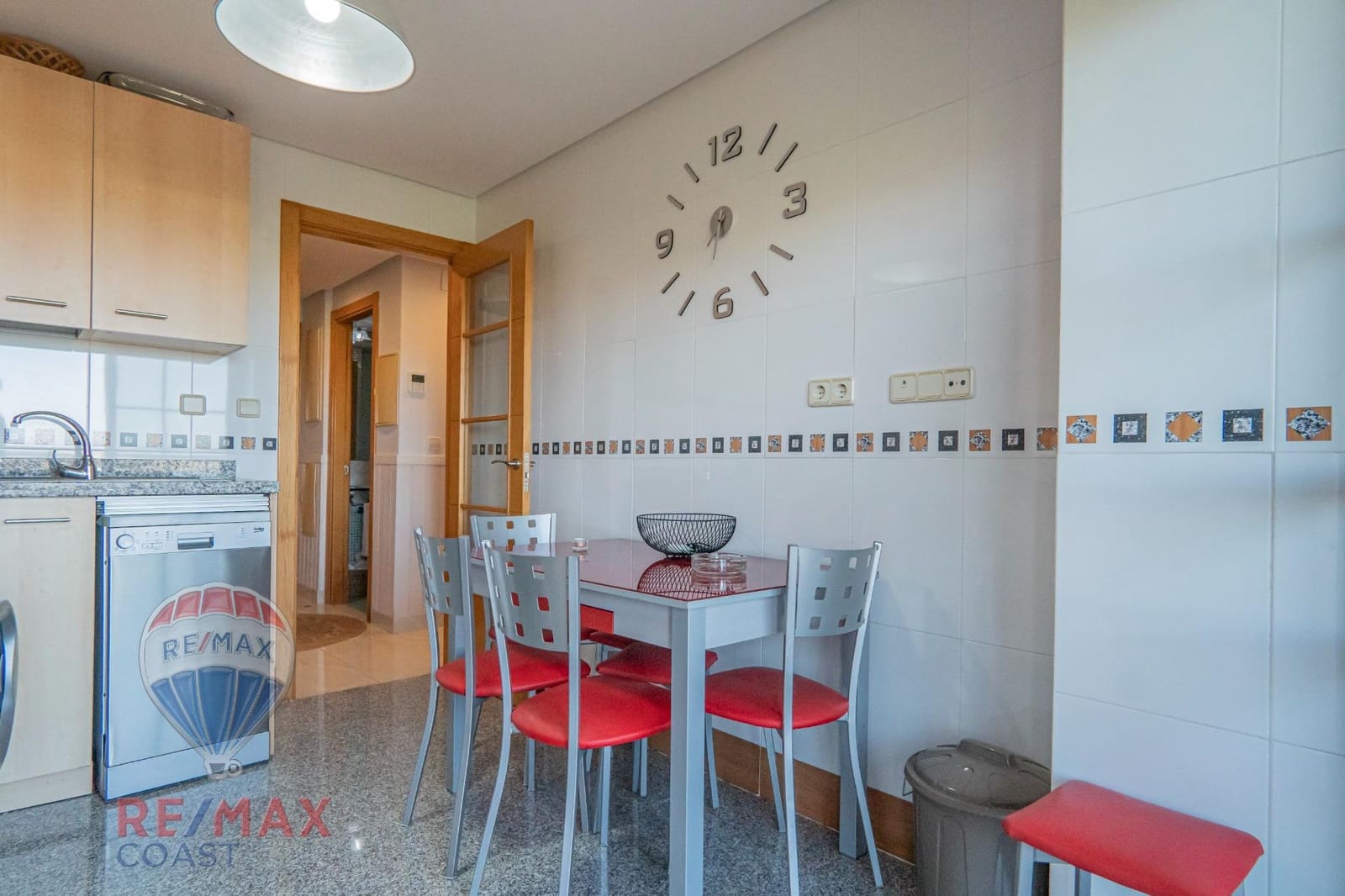 2 bedroom Penthouse for rent in Almayate with pool garage - € 950 (Ref: 9130366)