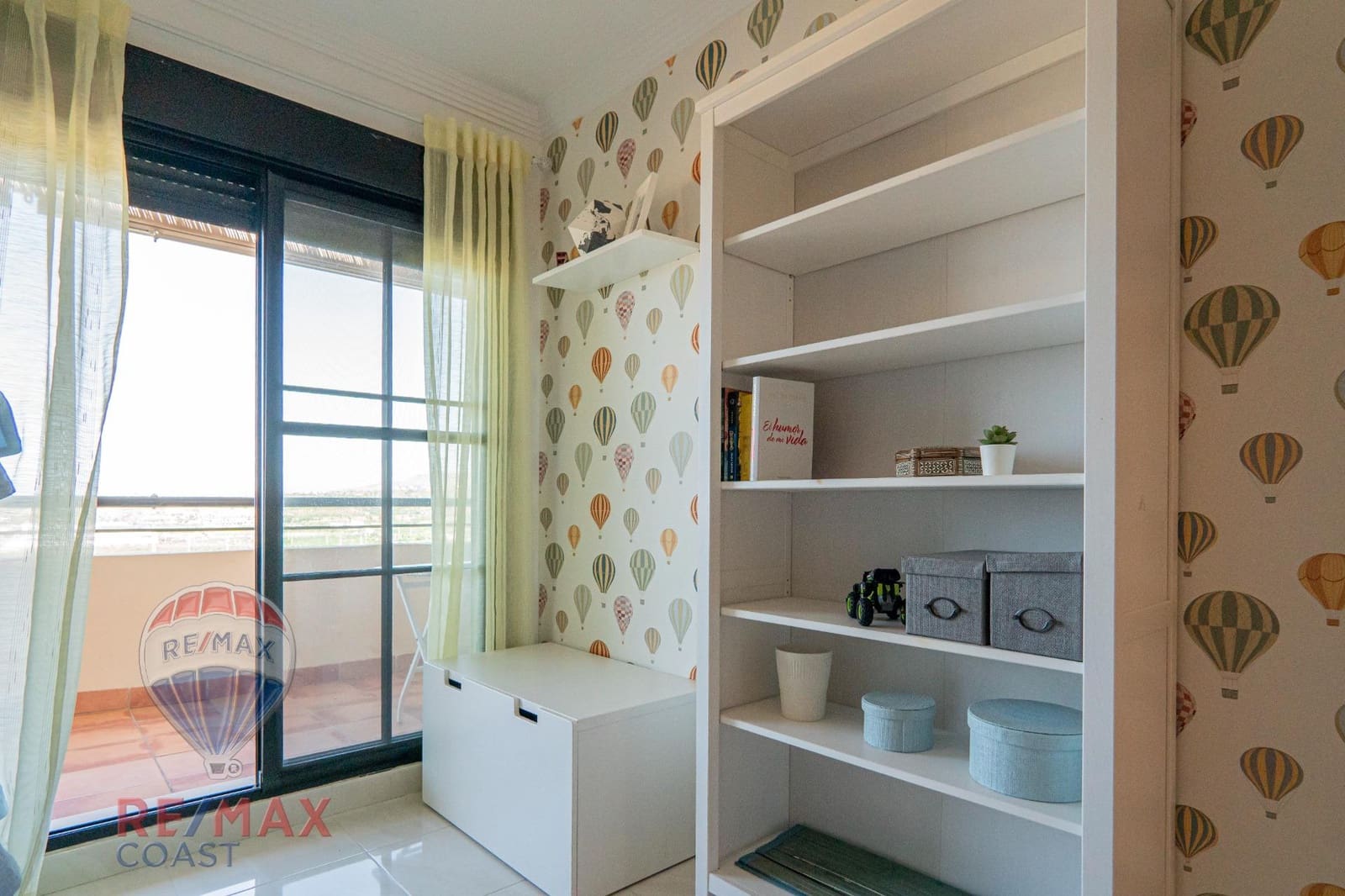 2 bedroom Penthouse for rent in Almayate with pool garage - € 950 (Ref: 9130366)