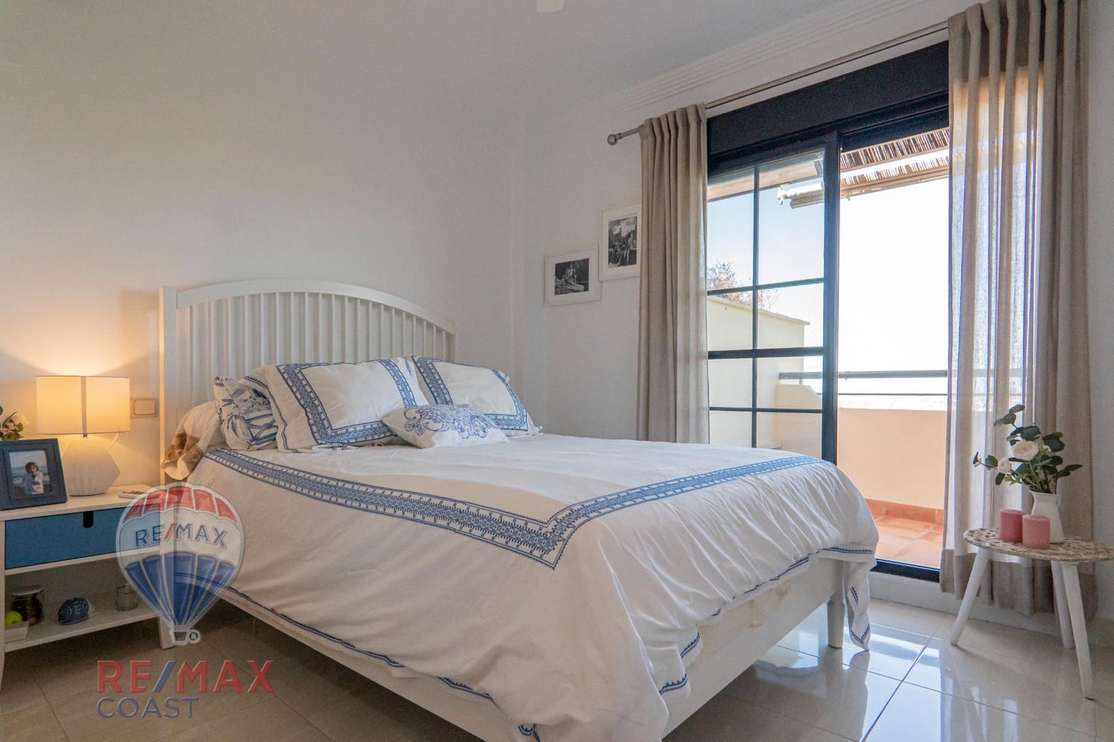 2 bedroom Penthouse for rent in Almayate with pool garage - € 950 (Ref: 9130366)