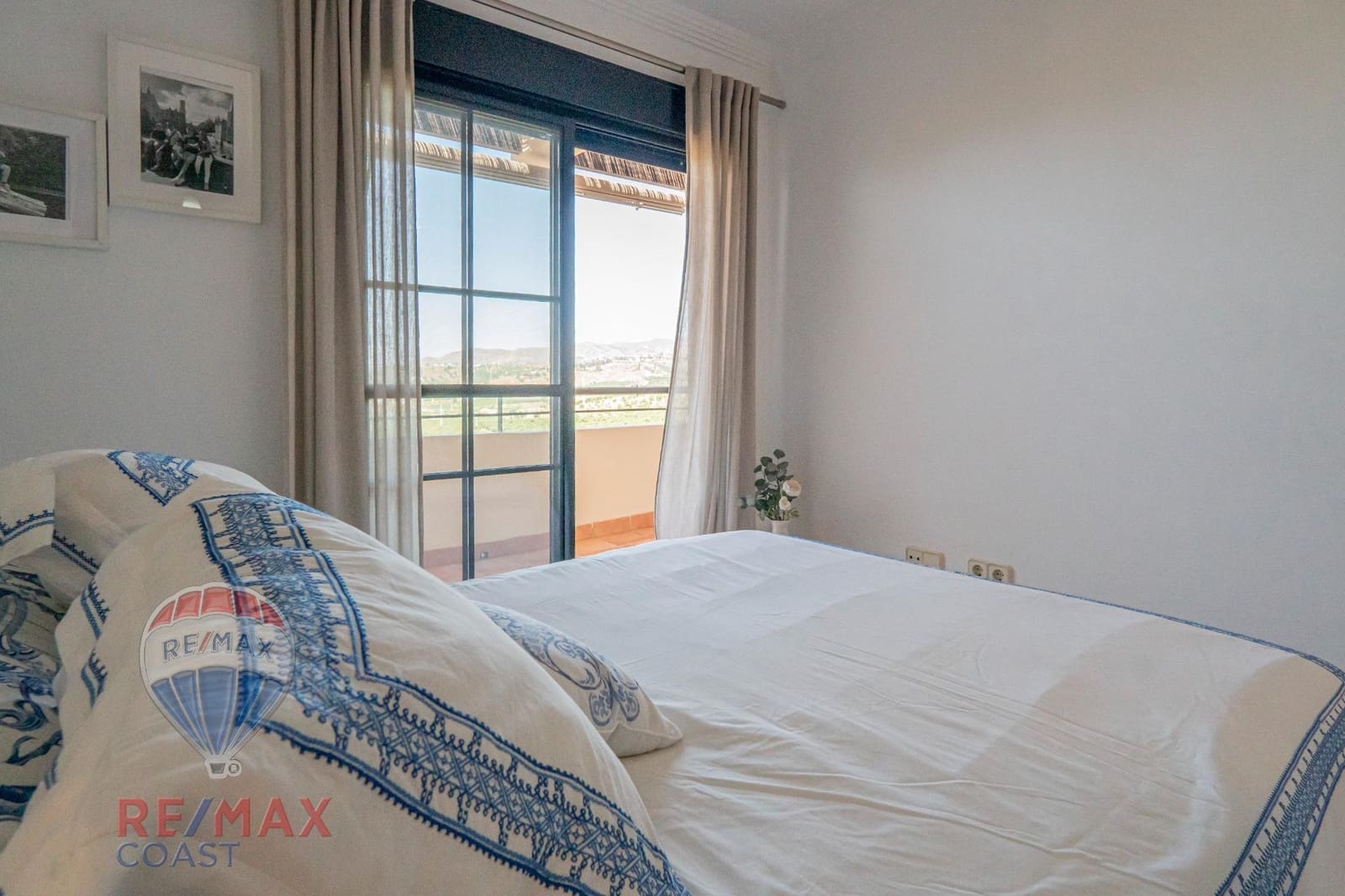 2 bedroom Penthouse for rent in Almayate with pool garage - € 950 (Ref: 9130366)
