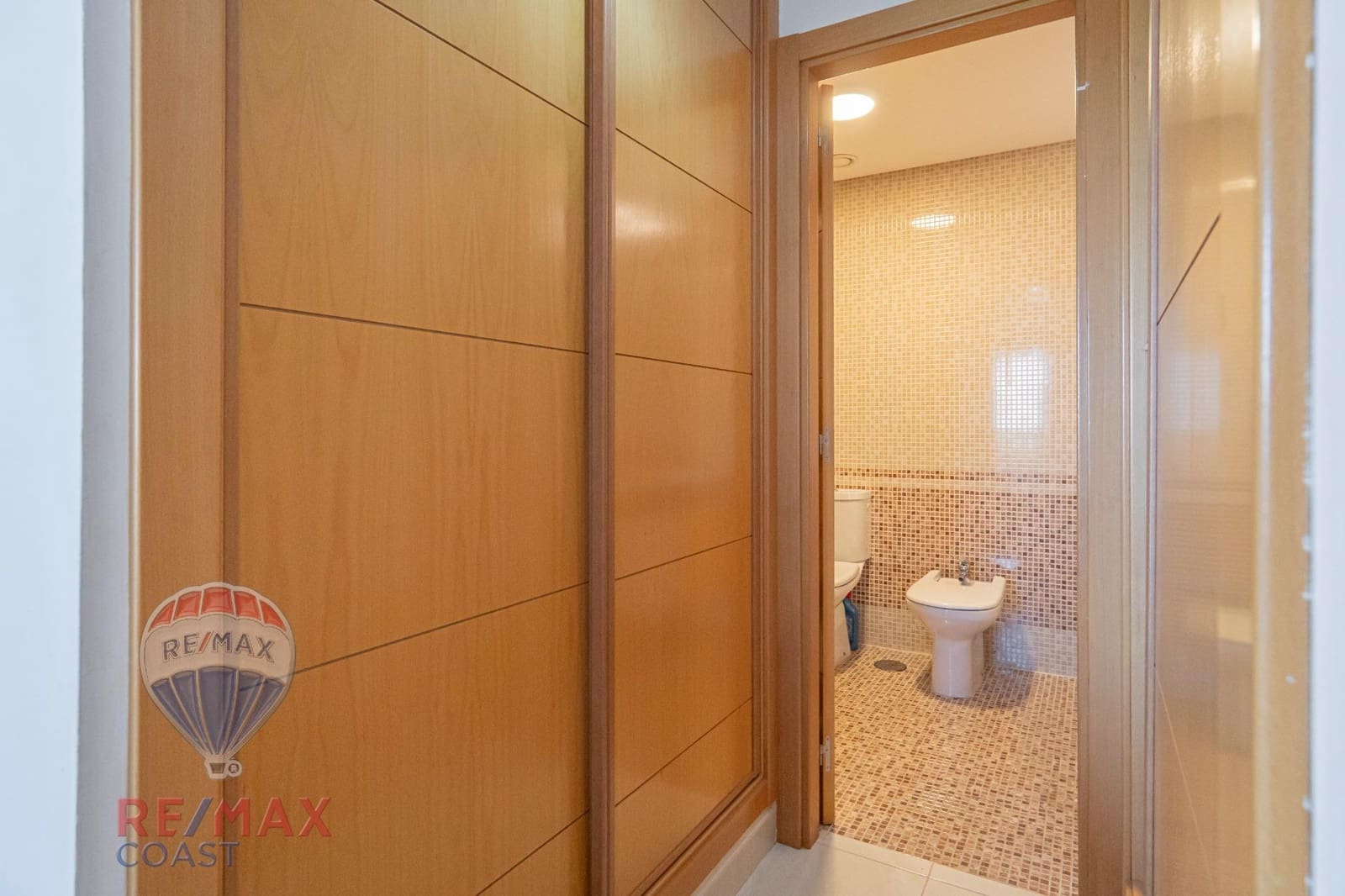 2 bedroom Penthouse for rent in Almayate with pool garage - € 950 (Ref: 9130366)