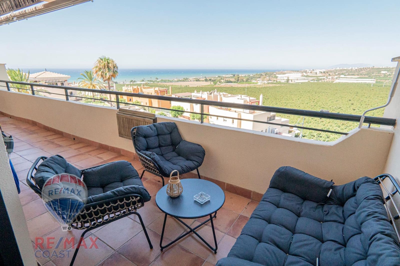 2 bedroom Penthouse for rent in Almayate with pool garage - € 950 (Ref: 9130366)