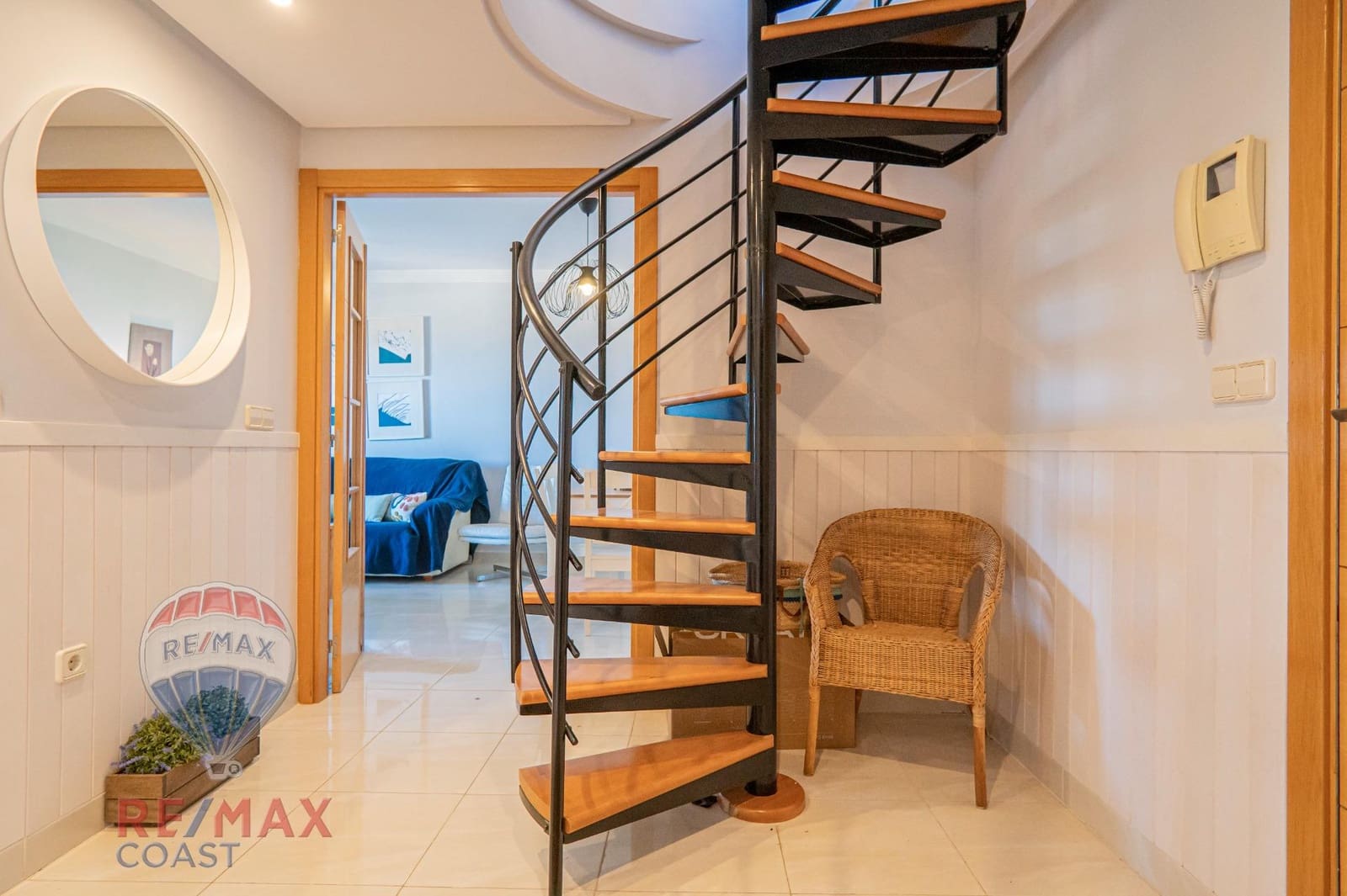 2 bedroom Penthouse for rent in Almayate with pool garage - € 950 (Ref: 9130366)