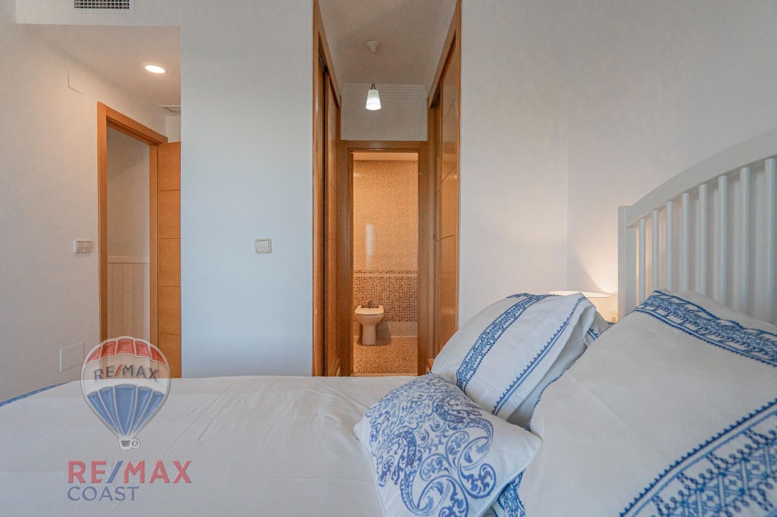 2 bedroom Penthouse for rent in Almayate with pool garage - € 950 (Ref: 9130366)