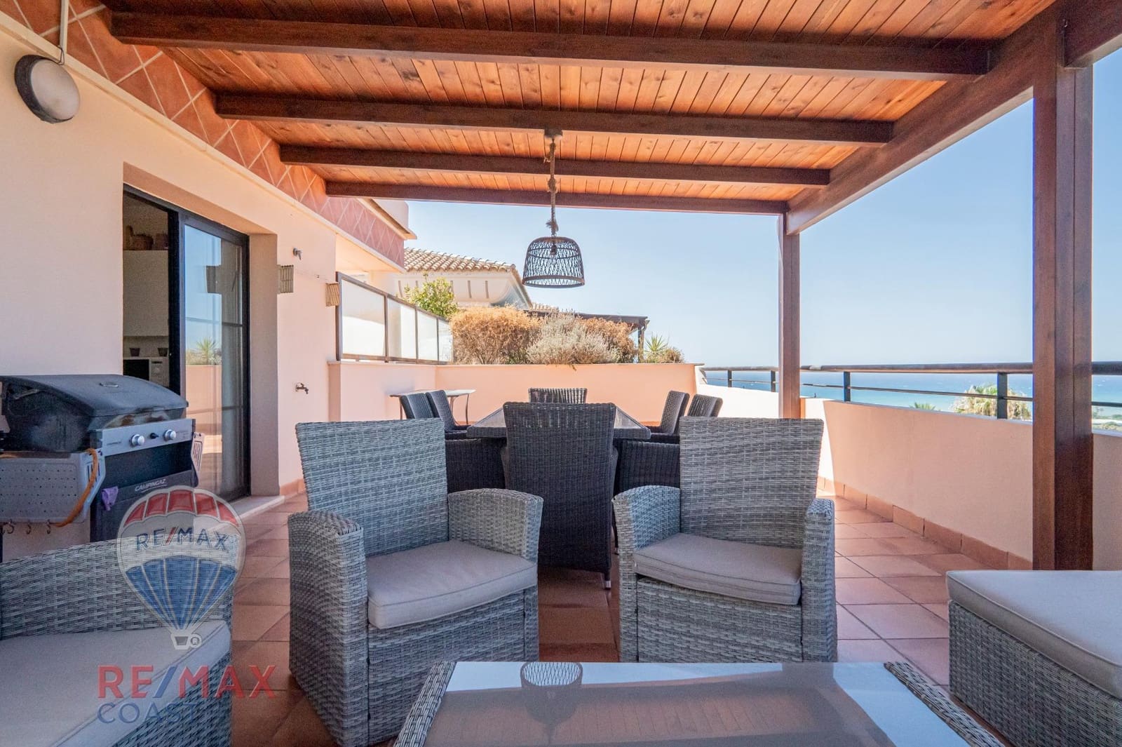 2 bedroom Penthouse for rent in Almayate with pool garage - € 950 (Ref: 9130366)