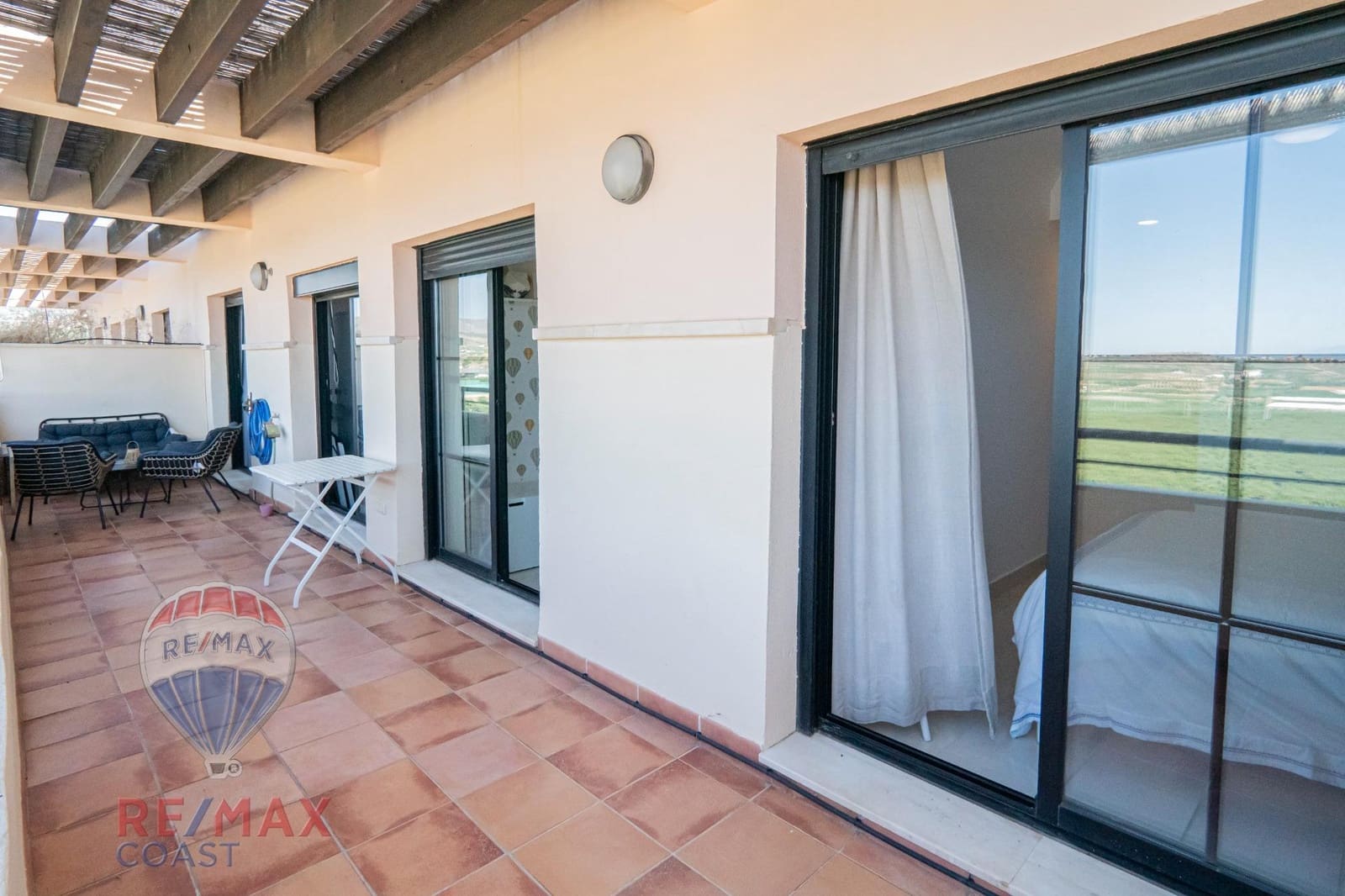 2 bedroom Penthouse for rent in Almayate with pool garage - € 950 (Ref: 9130366)